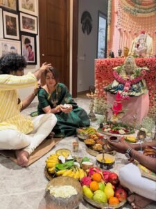 స్టార్ హీరో–హీరోయిన్ ఆదిపినిశెట్టి, నిక్కీ గల్రాని వరలక్ష్మి అమ్మవారిని పూజించారు